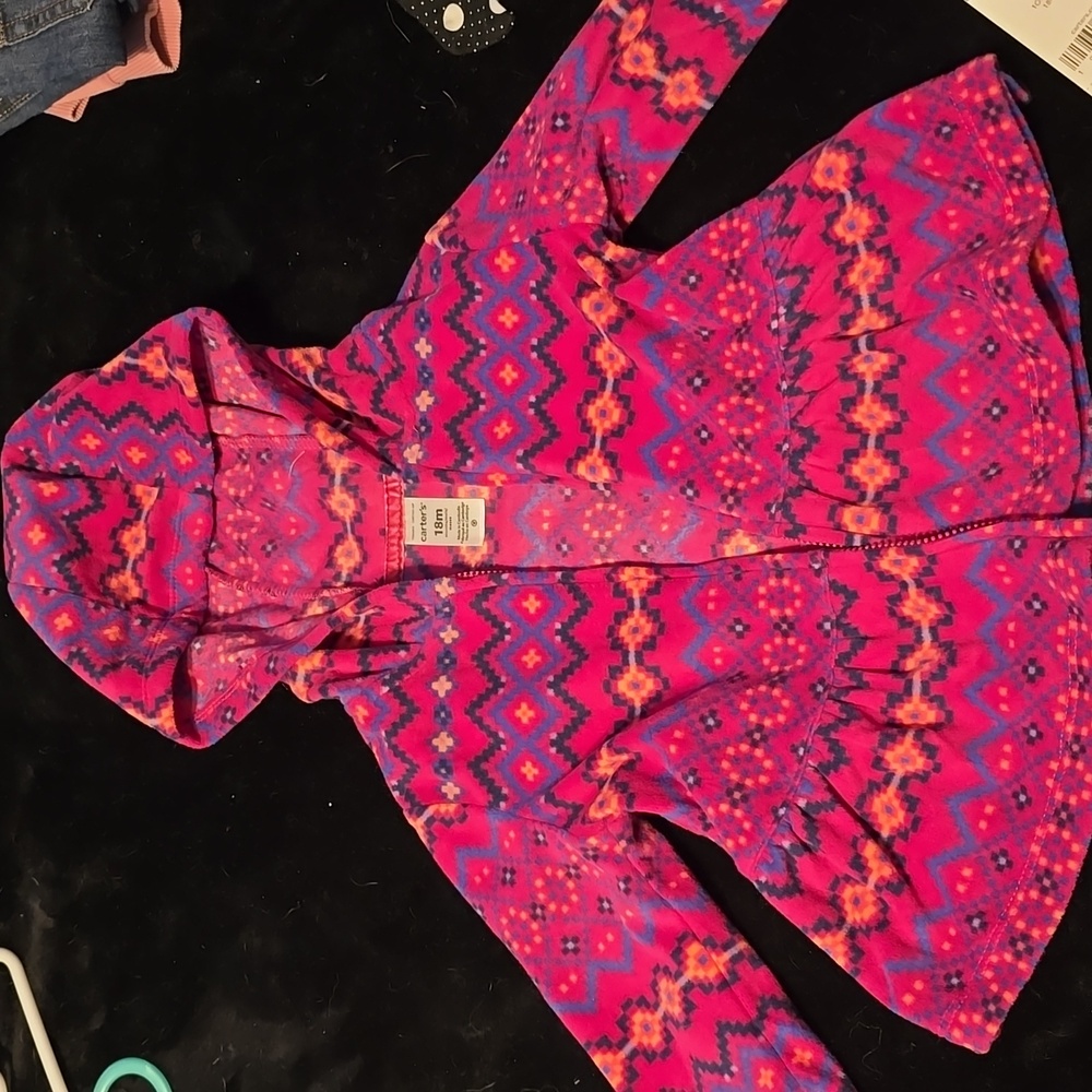 18M Carters sweatershirt, new with tag (NOT A 3 PIECE)